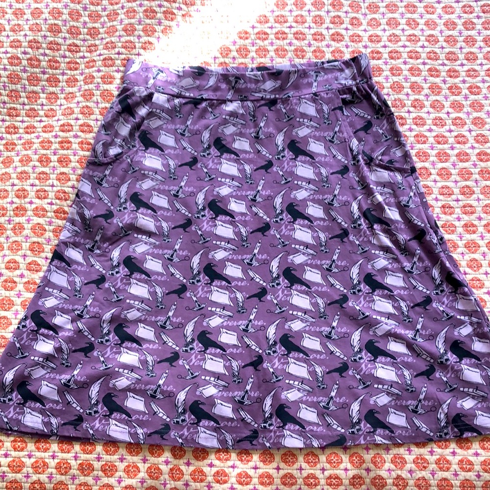 Raven Poe skirt 🐦‍⬛🪶 📖